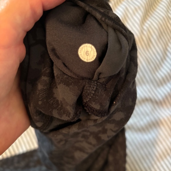 Lululemon Align leggings, size 6, 23” - Picture 3 of 4